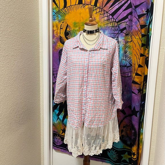 🌈 Lovely Vintage plaid lace button top - Picture 4 of 11